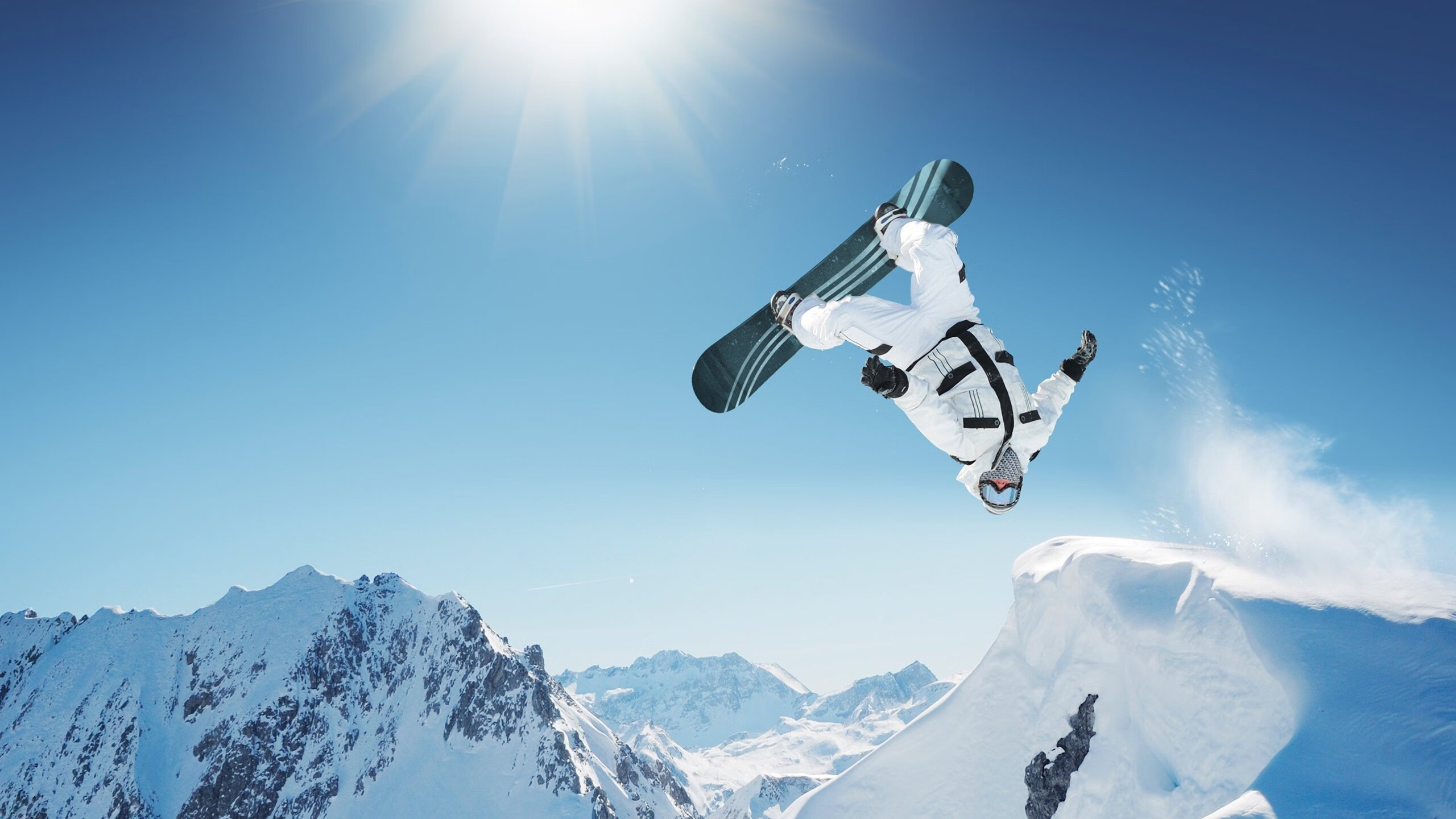 男子篮球注重球员个人技术提升促进全面发展，篮球运动员如何提高身体素质