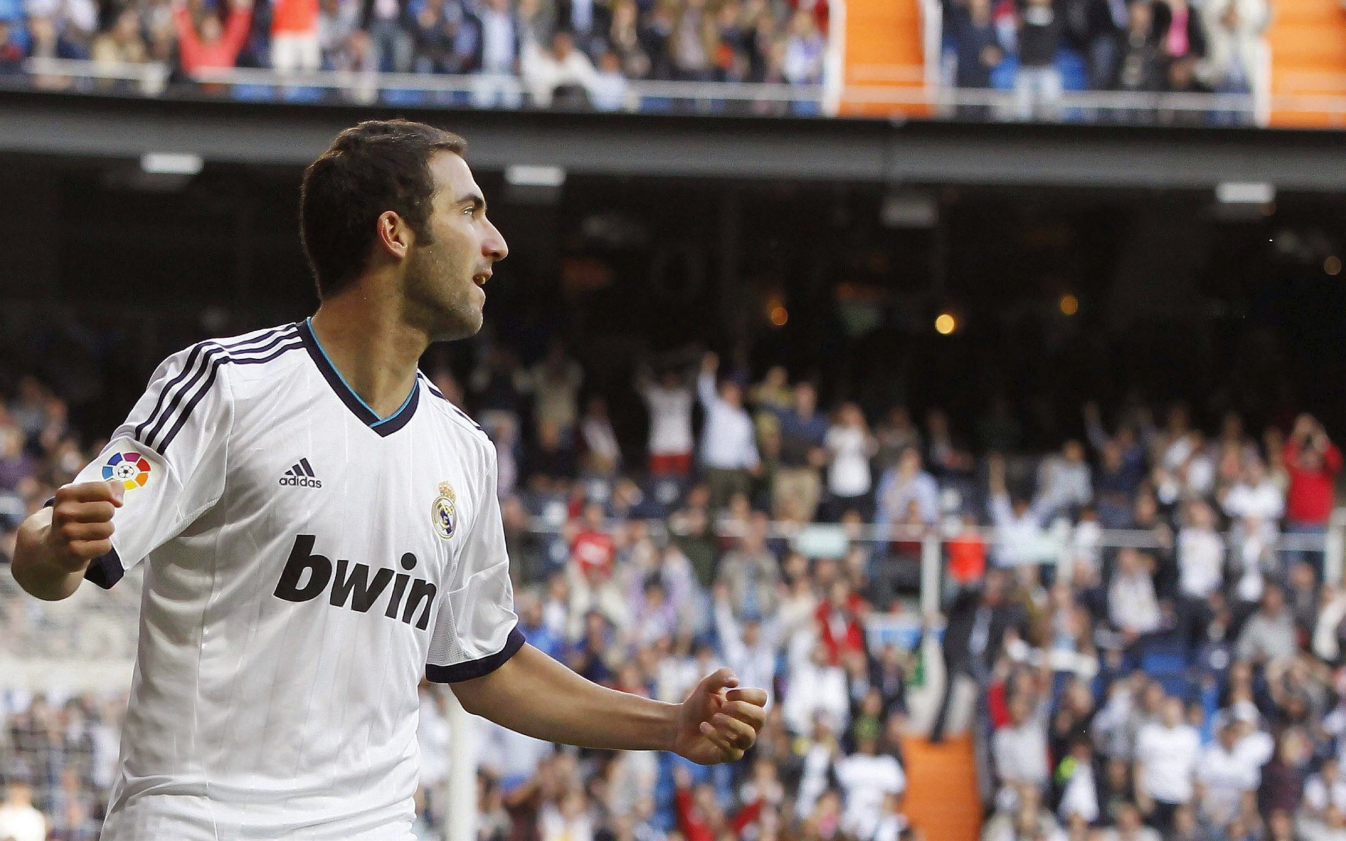 科斯赛场表现引发媒体关注，科斯赛场表现引发媒体关注的例子